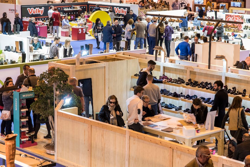 MOMAD Shoes makes strides in marketing its March edition and sets up a new catwalk with daily parades   MOMAD Shoes, organised by IFEMA, will be held from 4 to 6 March in Halls 5 and 7 of Feria de Madrid.